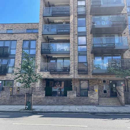 Modern Luxe Apt Just 10 Mins From Tower Bridge! Easy Access To Tube And Bus Лондон Екстер'єр фото