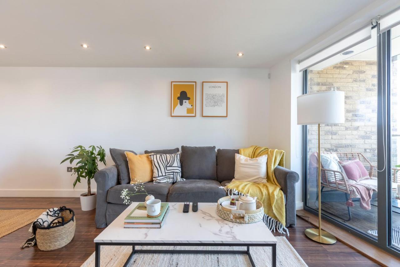 Modern Luxe Apt Just 10 Mins From Tower Bridge! Easy Access To Tube And Bus Лондон Екстер'єр фото