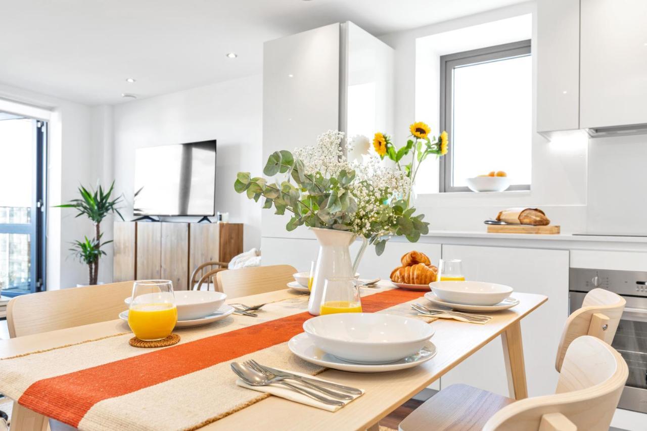 Modern Luxe Apt Just 10 Mins From Tower Bridge! Easy Access To Tube And Bus Лондон Екстер'єр фото