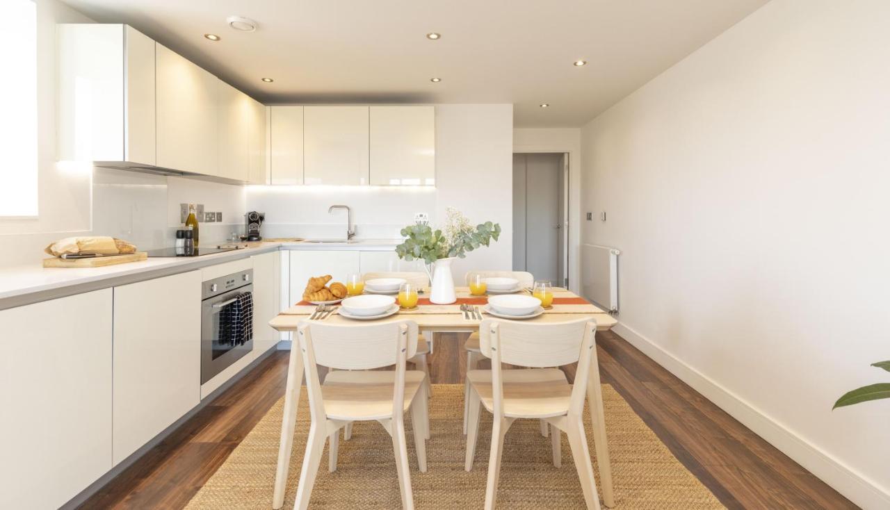 Modern Luxe Apt Just 10 Mins From Tower Bridge! Easy Access To Tube And Bus Лондон Екстер'єр фото