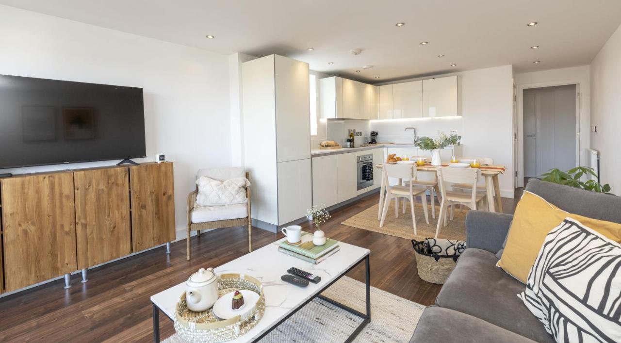 Modern Luxe Apt Just 10 Mins From Tower Bridge! Easy Access To Tube And Bus Лондон Екстер'єр фото