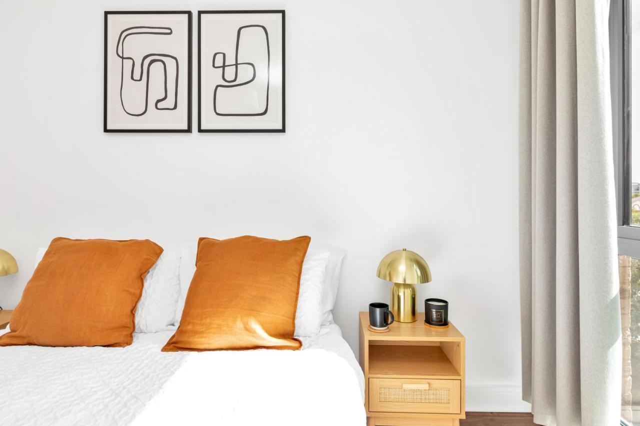 Modern Luxe Apt Just 10 Mins From Tower Bridge! Easy Access To Tube And Bus Лондон Екстер'єр фото