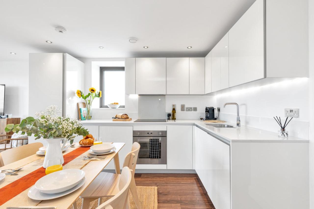 Modern Luxe Apt Just 10 Mins From Tower Bridge! Easy Access To Tube And Bus Лондон Екстер'єр фото
