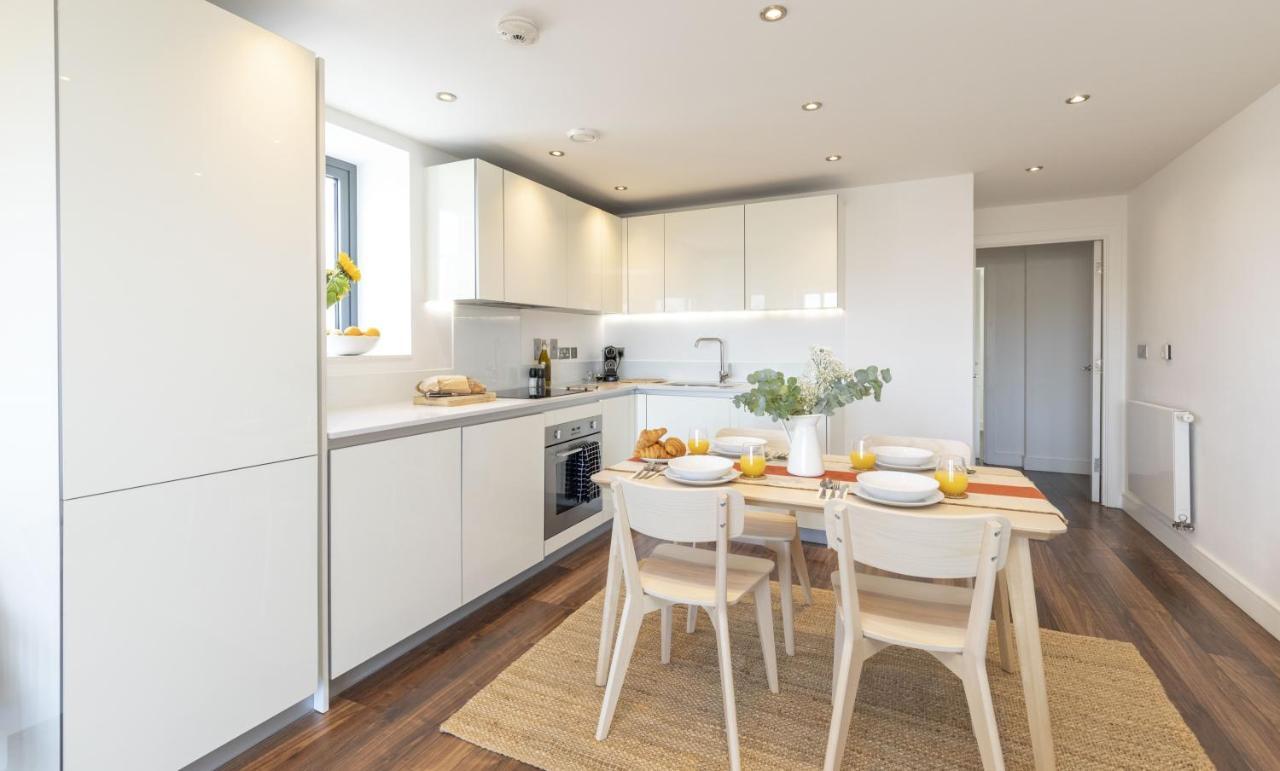 Modern Luxe Apt Just 10 Mins From Tower Bridge! Easy Access To Tube And Bus Лондон Екстер'єр фото