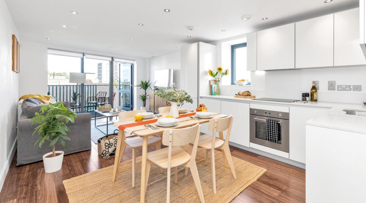 Modern Luxe Apt Just 10 Mins From Tower Bridge! Easy Access To Tube And Bus Лондон Екстер'єр фото
