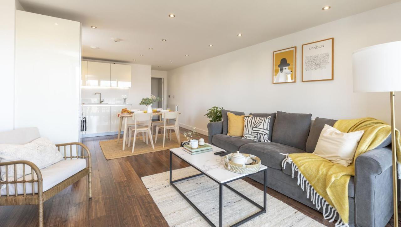 Modern Luxe Apt Just 10 Mins From Tower Bridge! Easy Access To Tube And Bus Лондон Екстер'єр фото