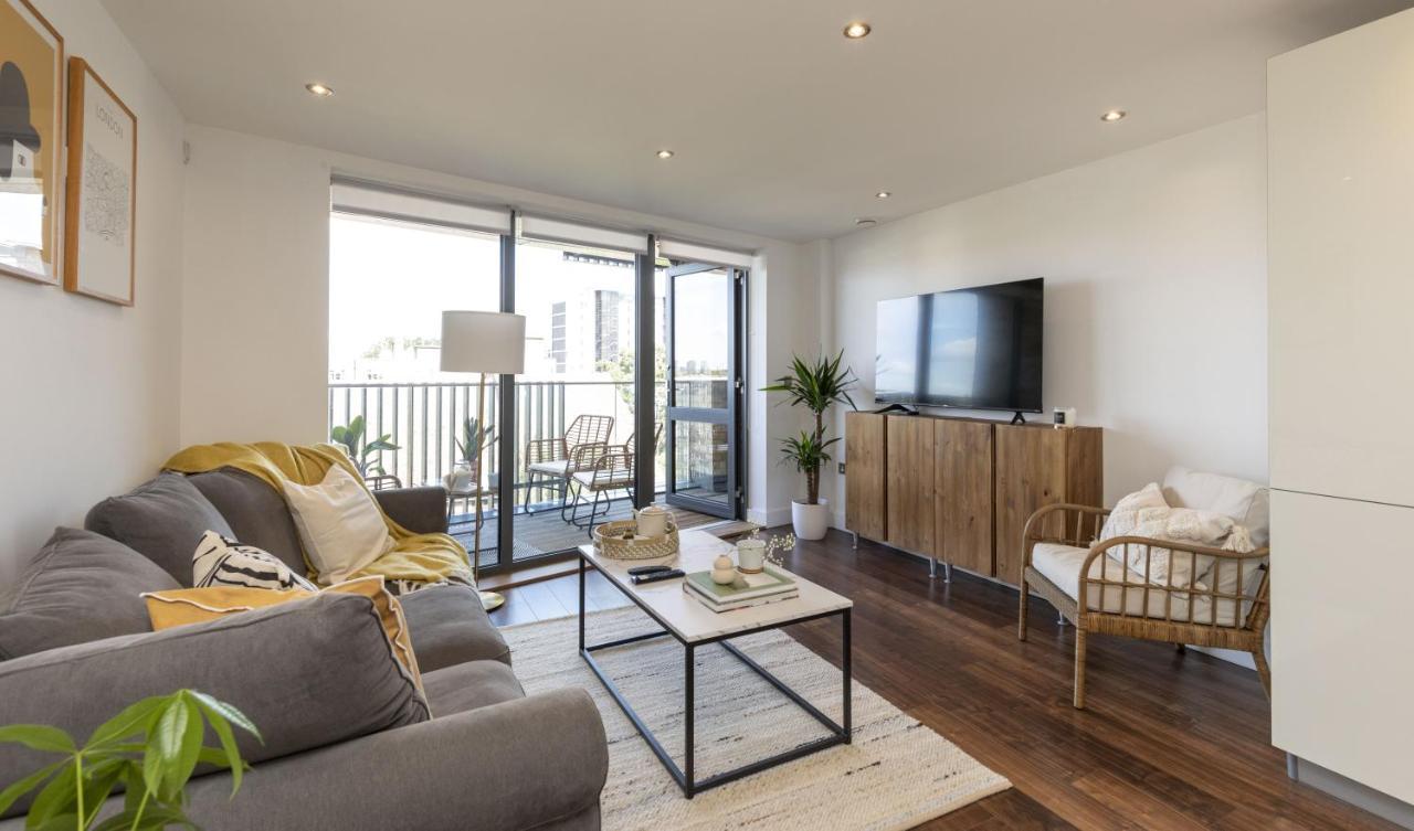 Modern Luxe Apt Just 10 Mins From Tower Bridge! Easy Access To Tube And Bus Лондон Екстер'єр фото